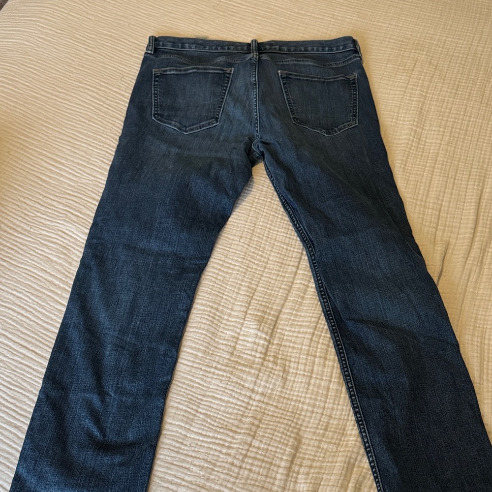 Men’s Banana Republic Slim Fit Dark and Medium Wash Jeans - Picture 4 of 9